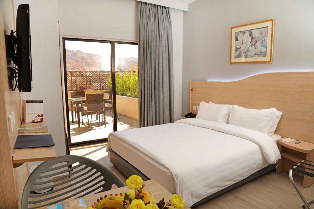 Golden Tulip Aqaba Otel Dış mekan fotoğraf