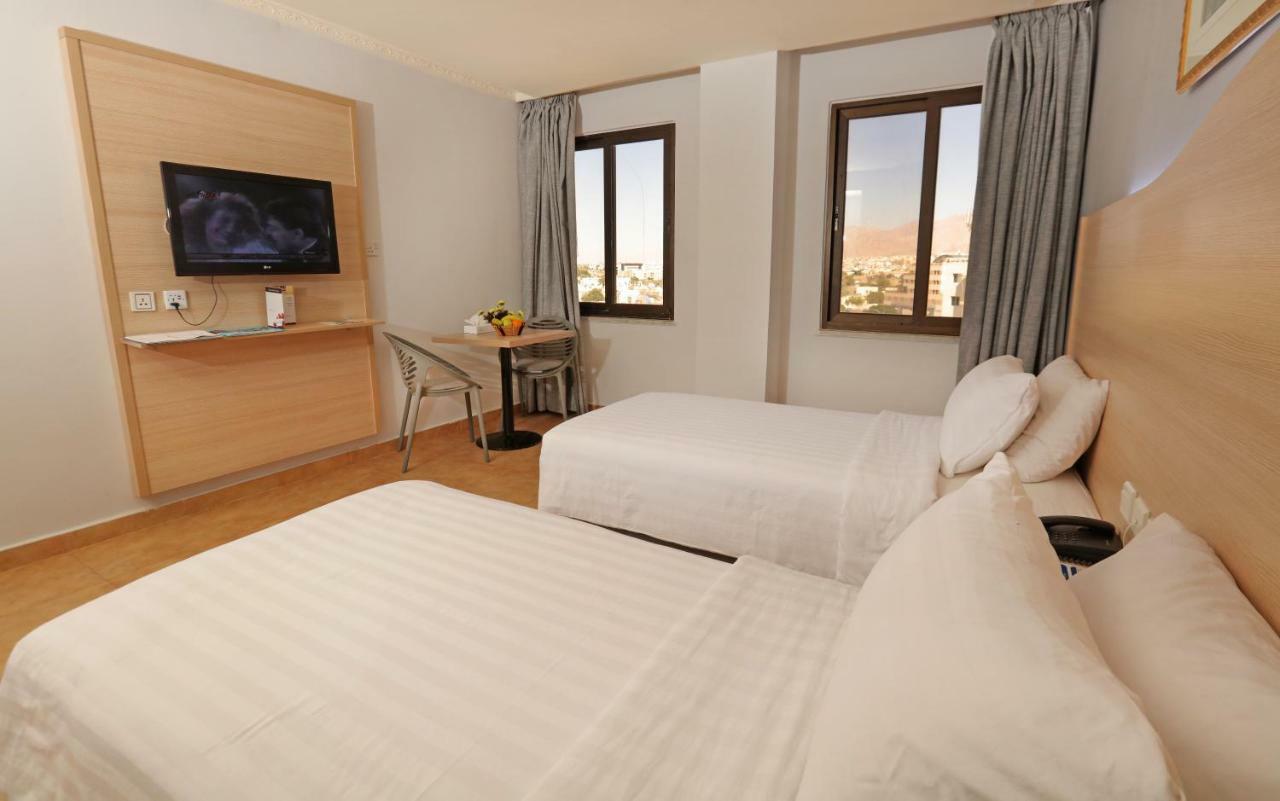 Golden Tulip Aqaba Otel Dış mekan fotoğraf